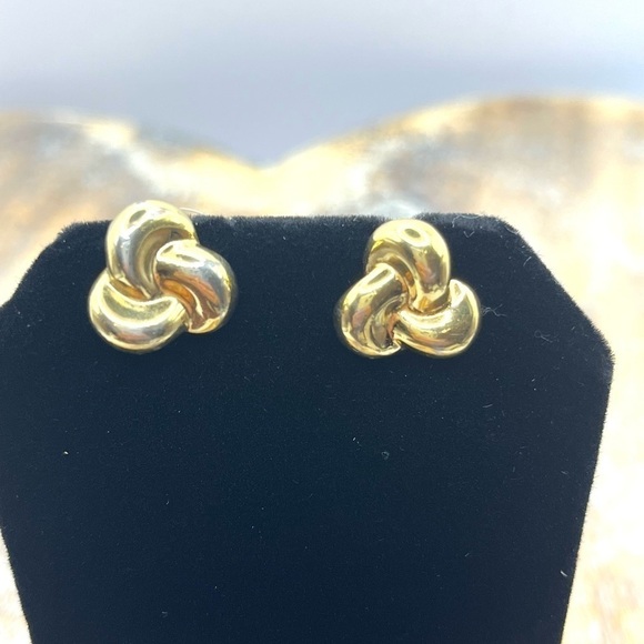 Love Knots stud earrings. Gold Tone vintage chunky 1/2” knots ❤️ symbolize love - Picture 1 of 6